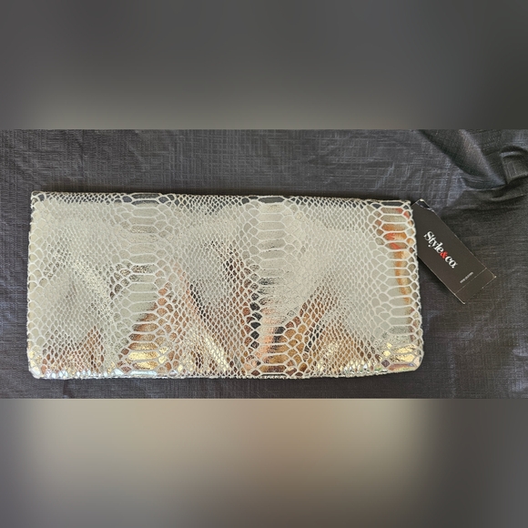 Brand NEW Style & Co Silver Clutch from Macy's - Picture 2 of 5